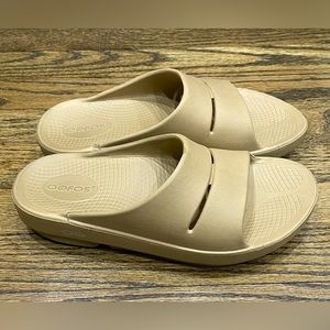 OOFOS Women's OOahh Slide Sandal - Taupe
